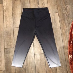 SOLD Arie leggings